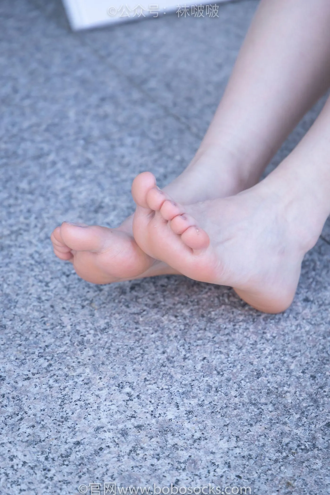 [BoBoSocks袜啵啵]NO.006 小米-运动鞋、白色小腿袜、裸足 [130P]插图3